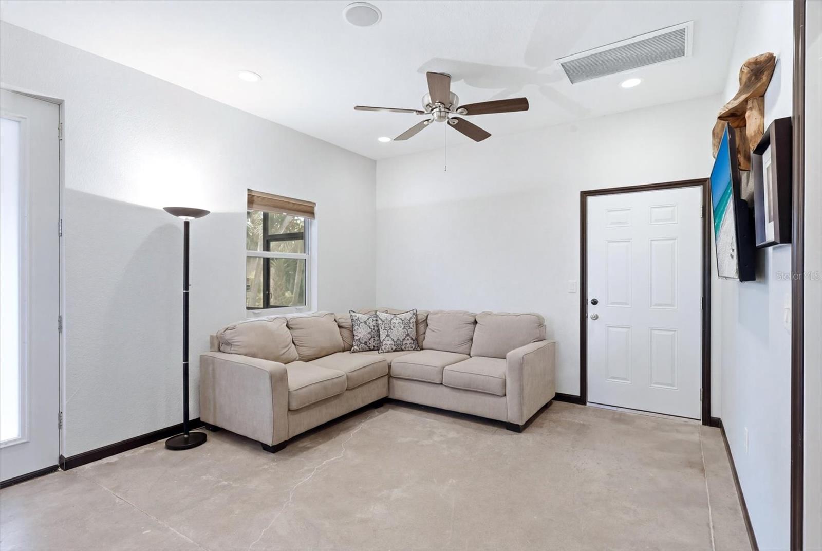 Listing Image #4