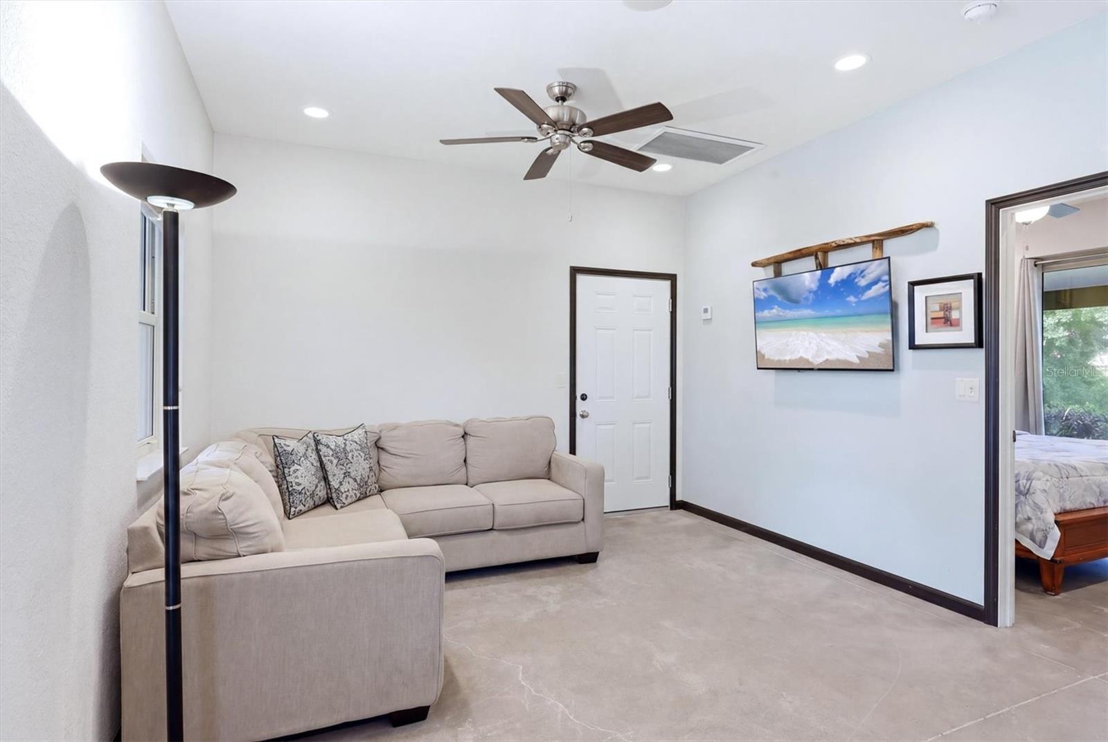Listing Image #8