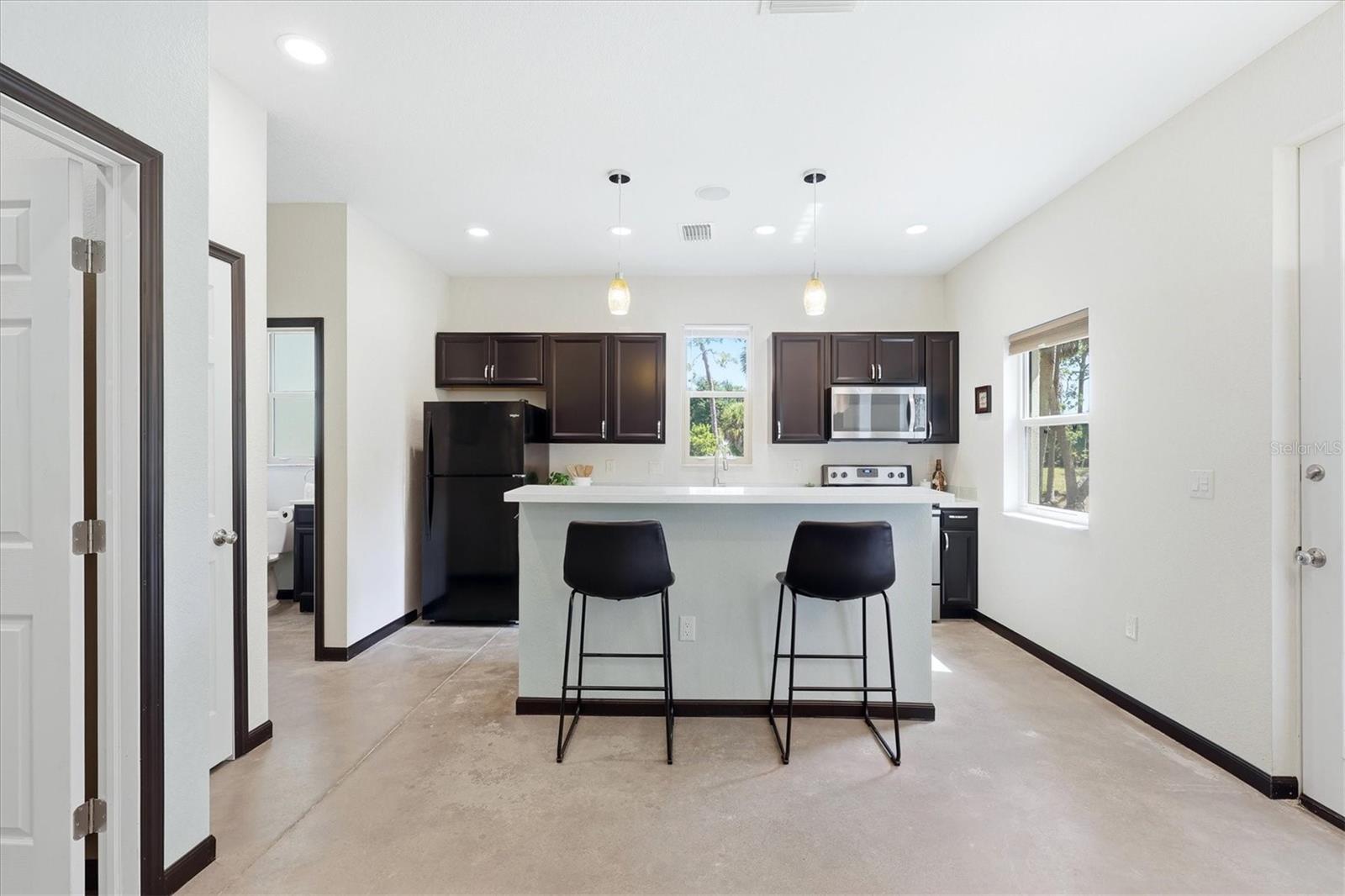 Listing Image #10