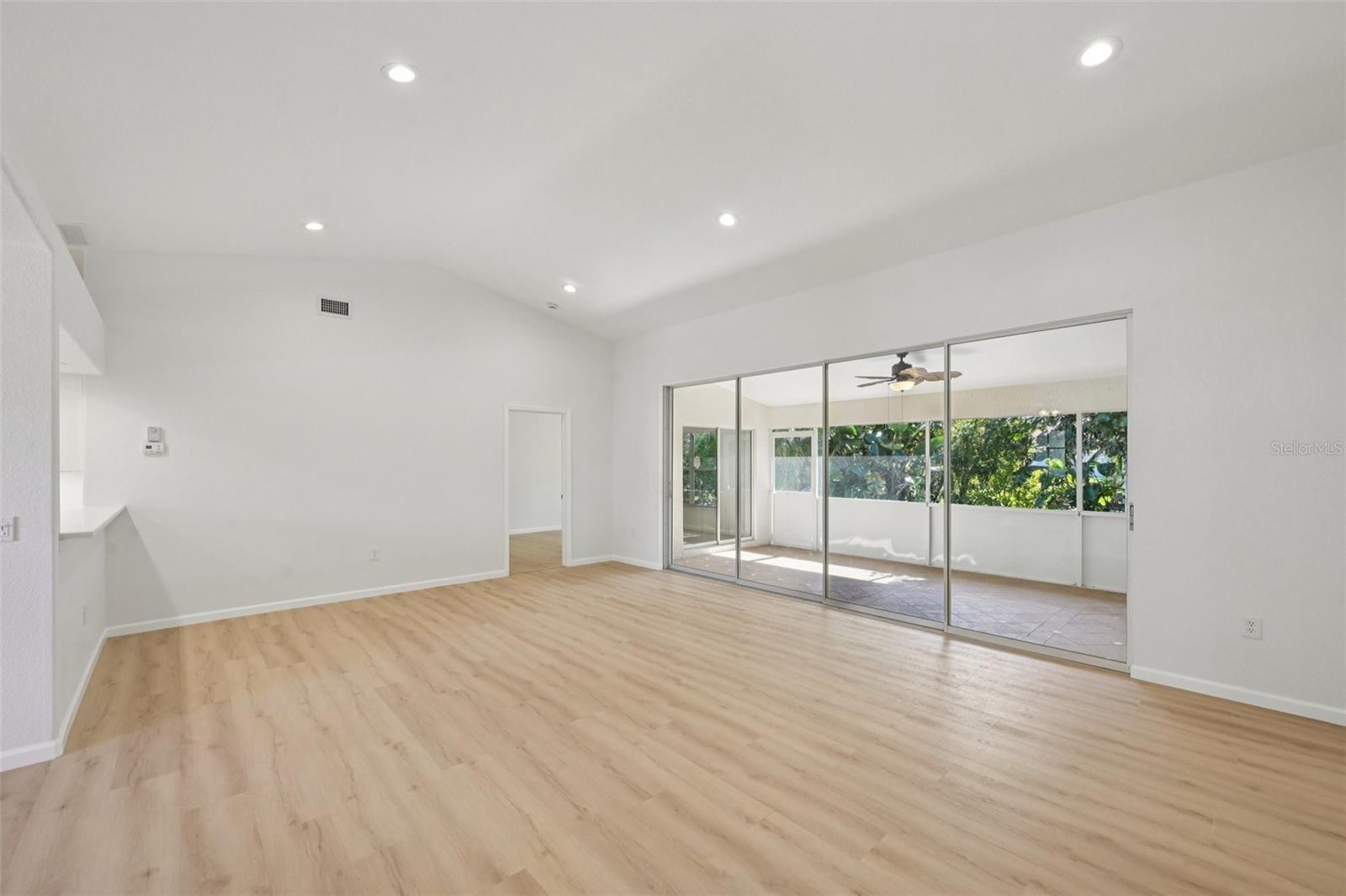Listing Image #9