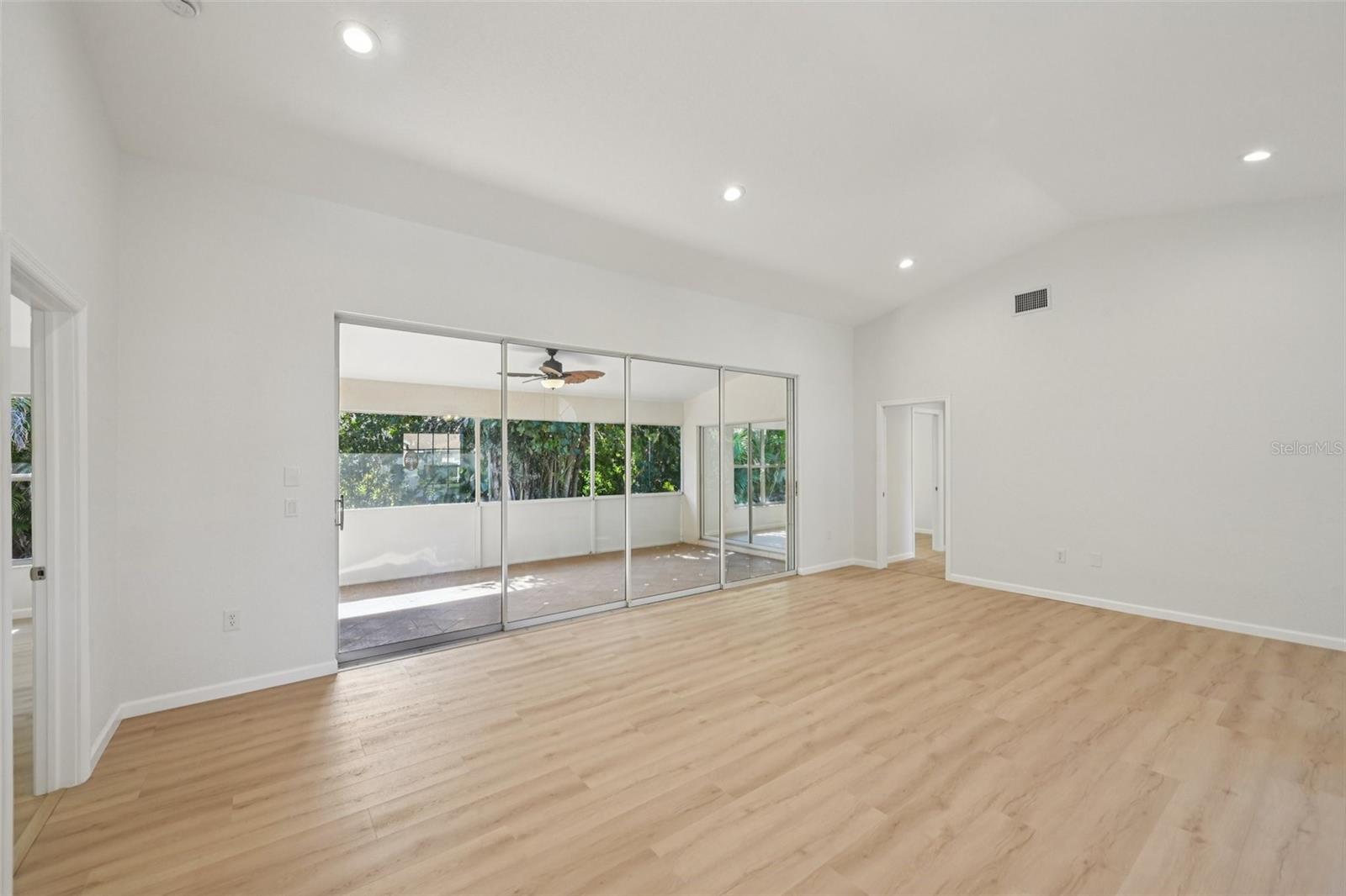 Listing Image #11