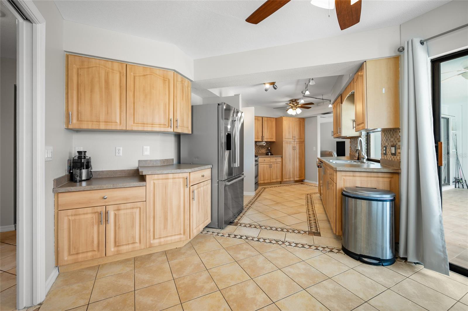 Listing Image #12