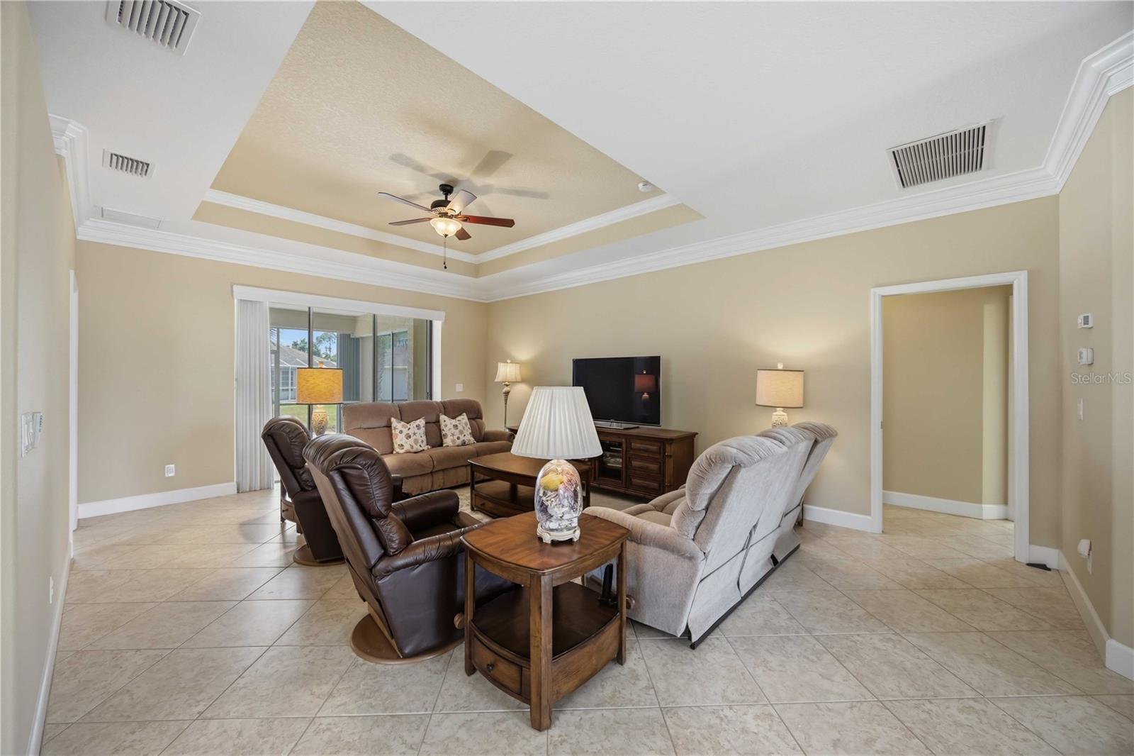 Listing Image #11