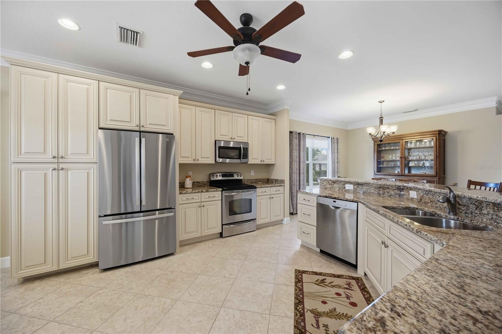 Listing Image #12