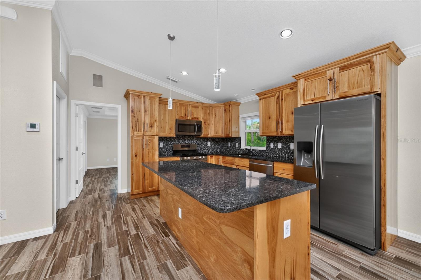 Listing Image #9