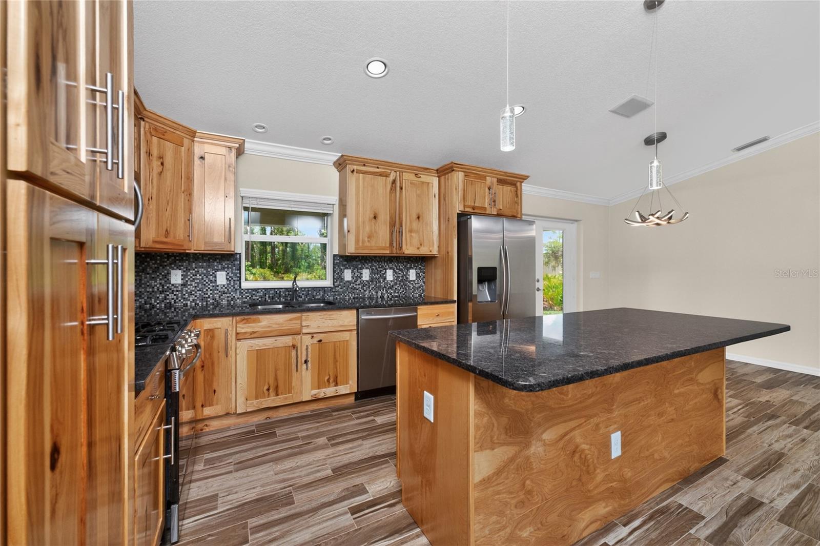 Listing Image #11