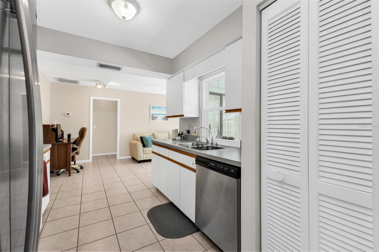 Listing Image #12