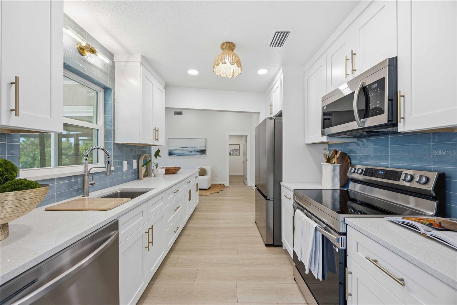Listing Image #12