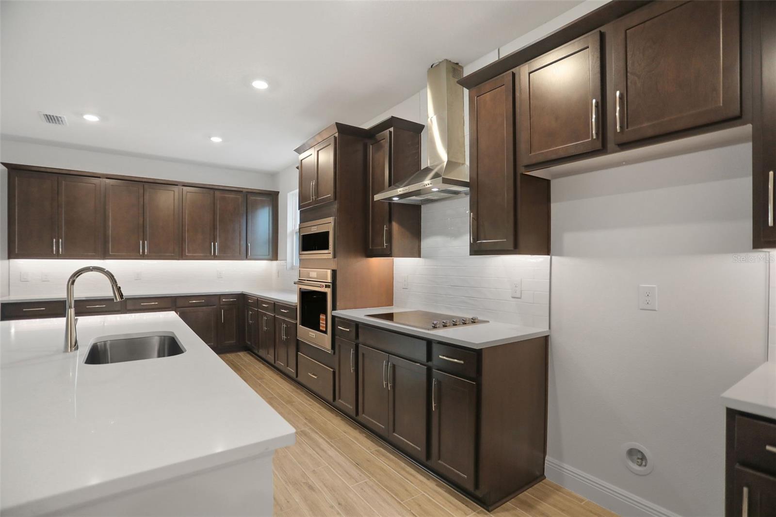 Listing Image #10