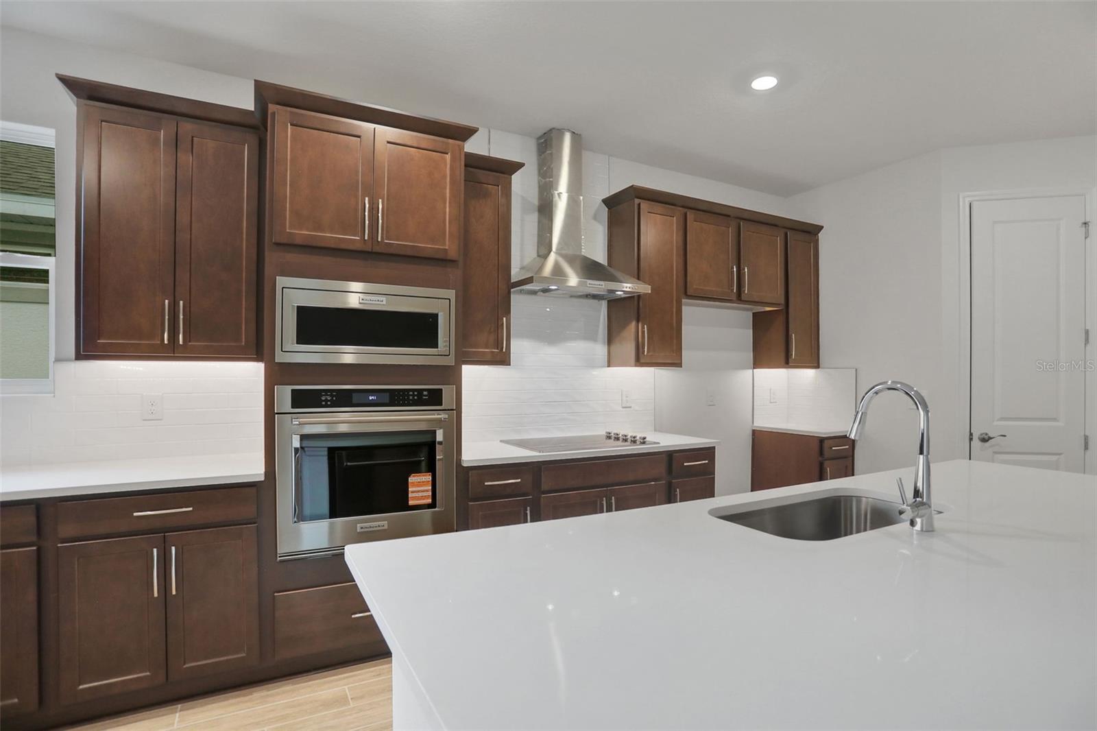 Listing Image #12