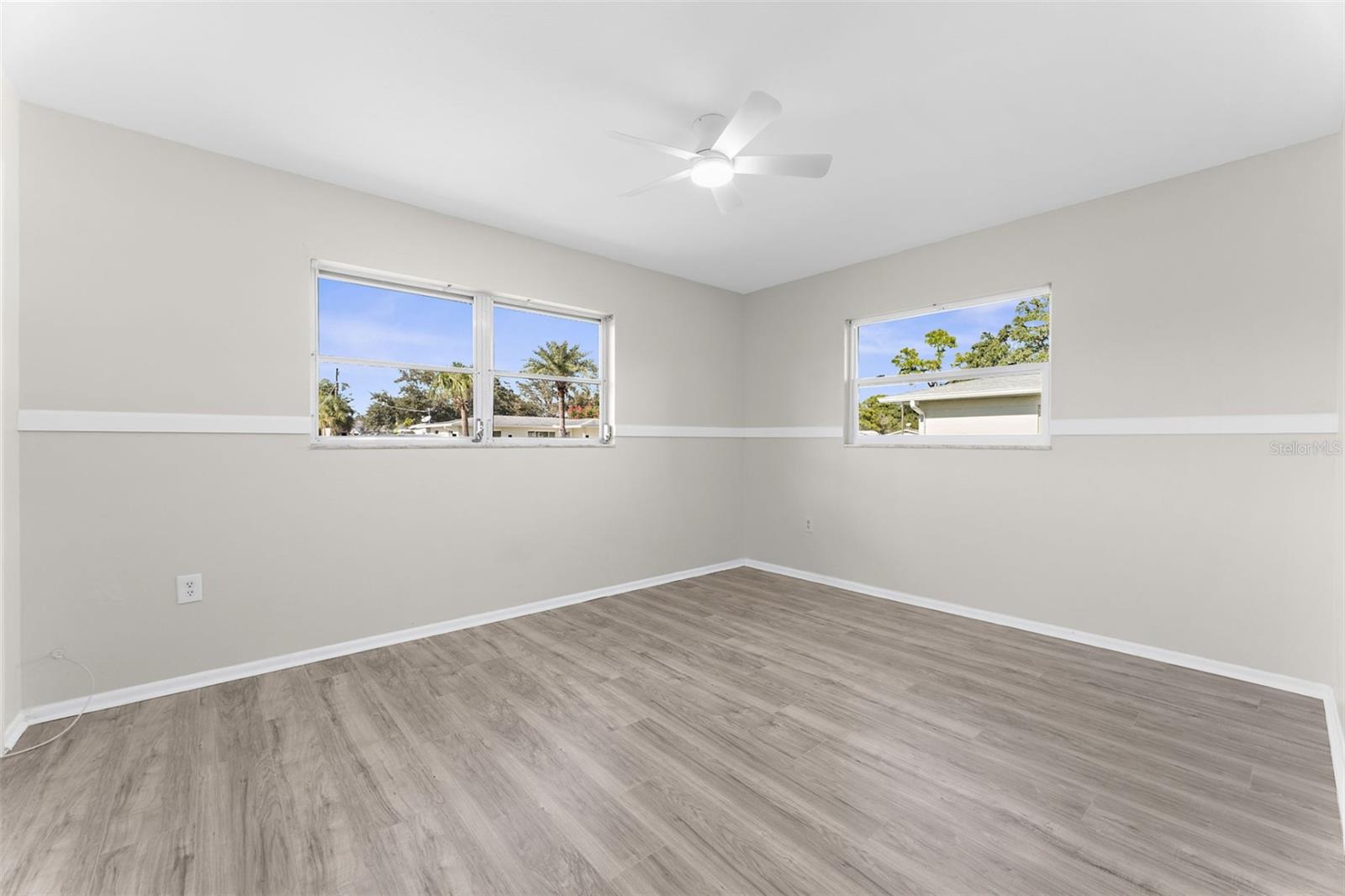 Listing Image #12