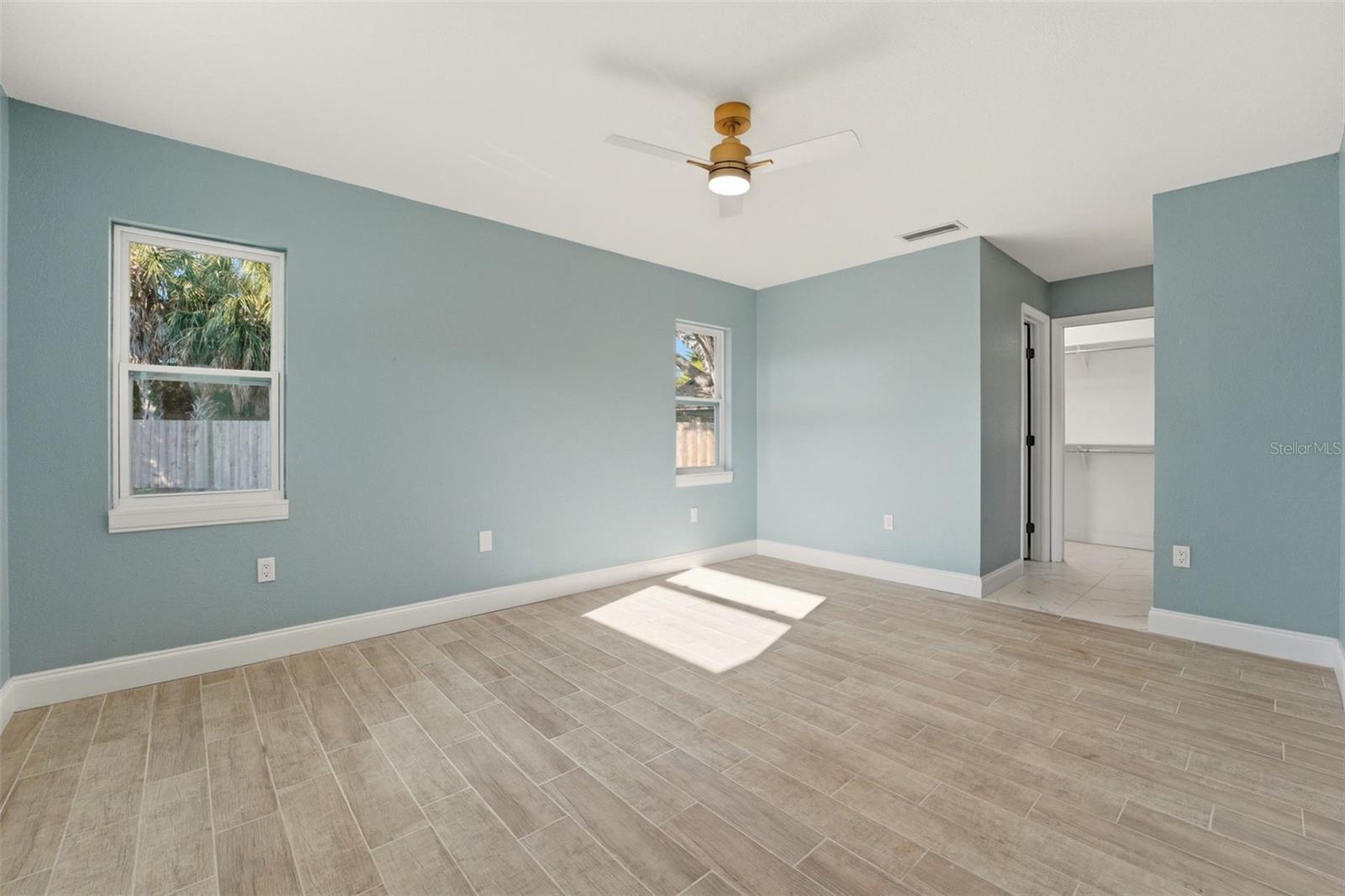 Listing Image #10