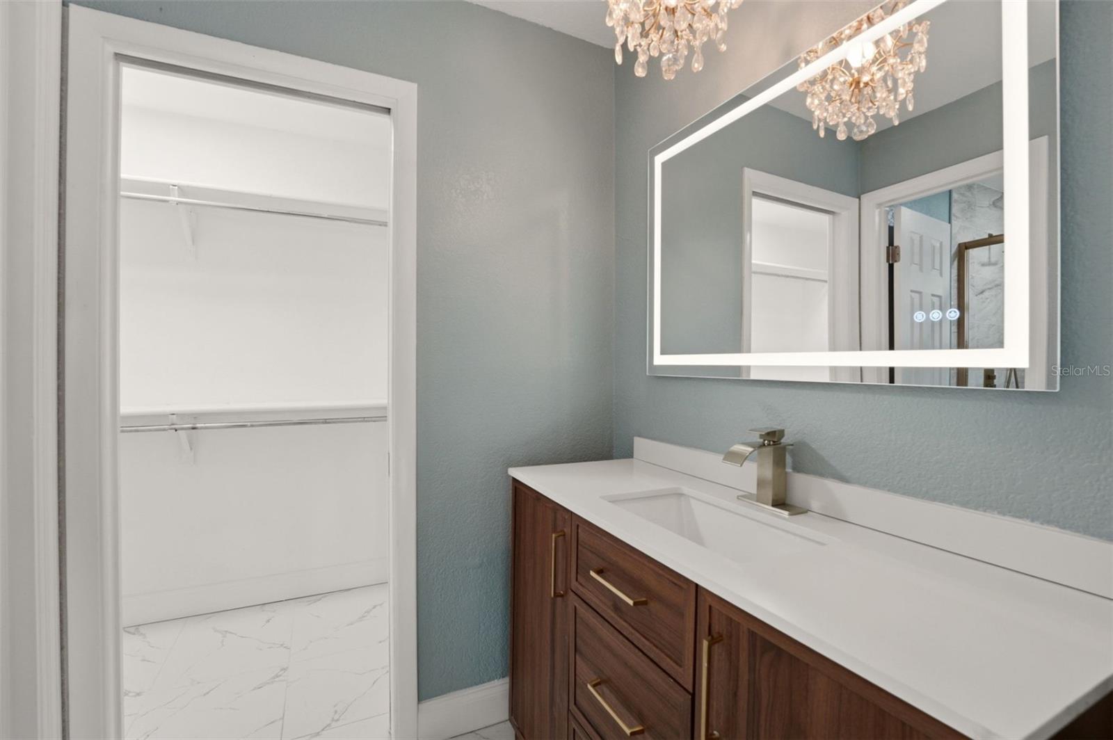 Listing Image #11