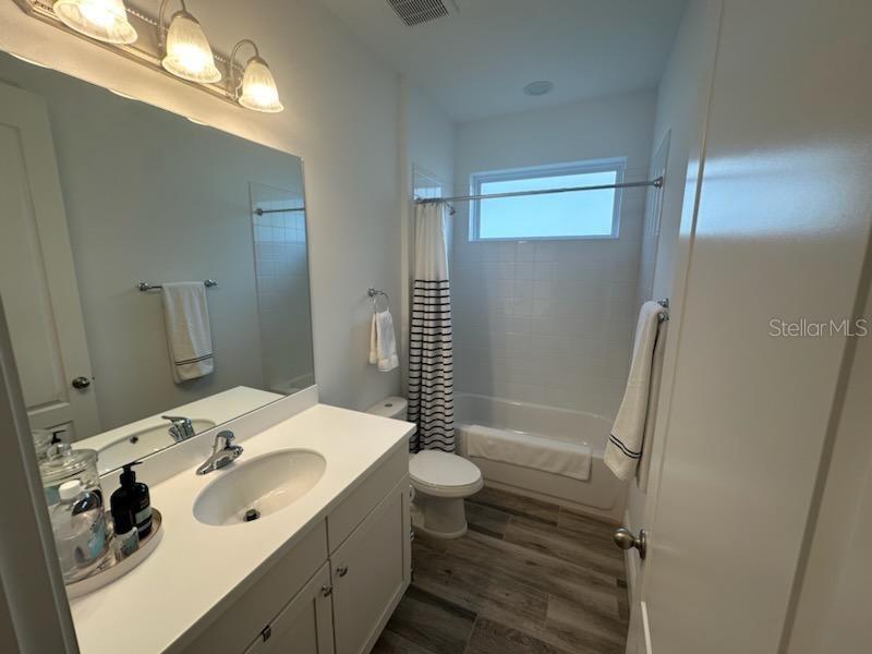 Listing Image #9