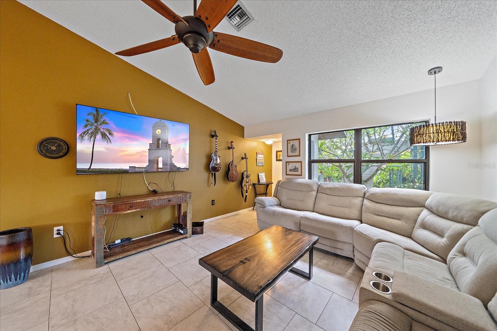Listing Image #12
