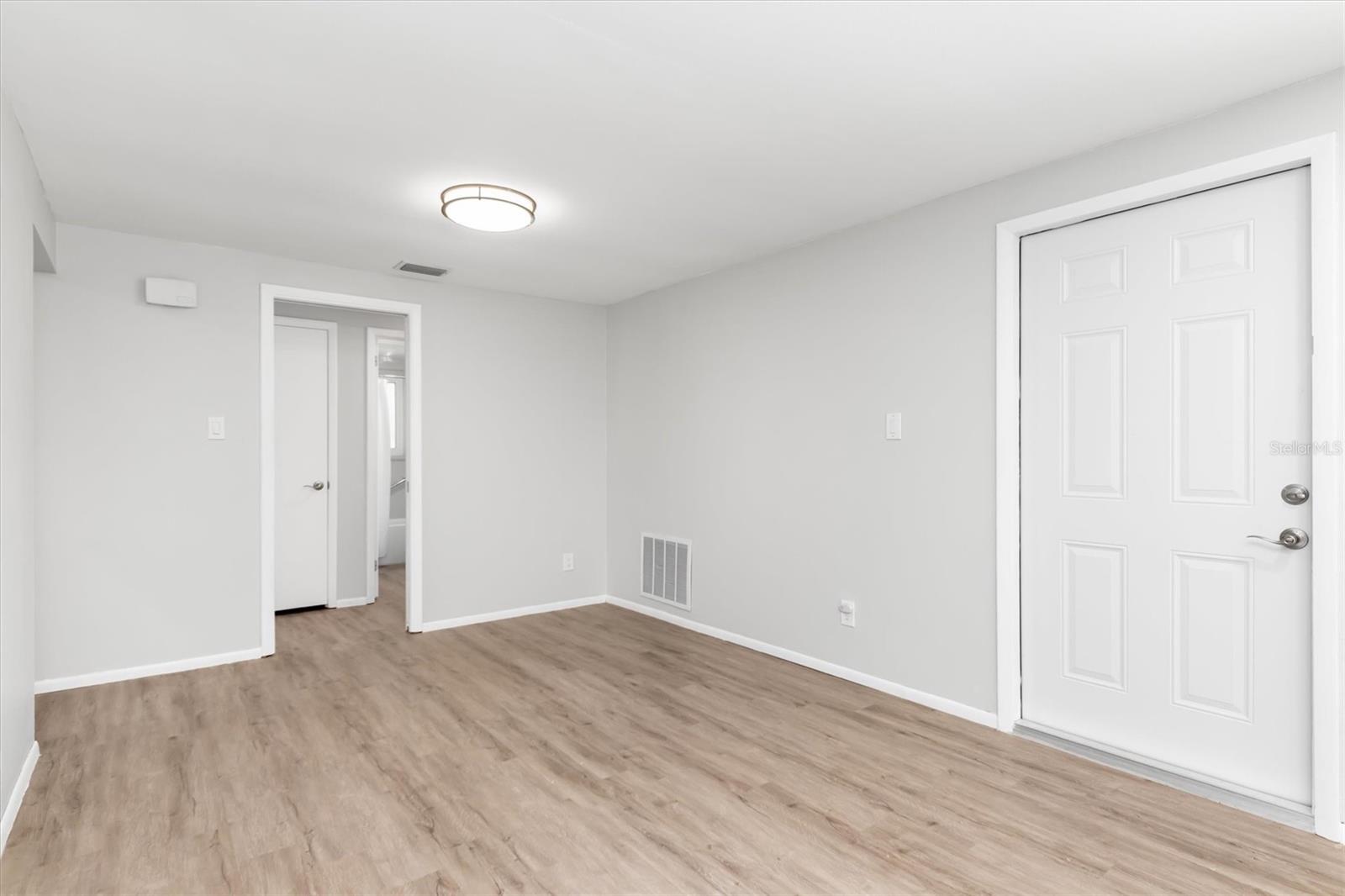 Listing Image #3