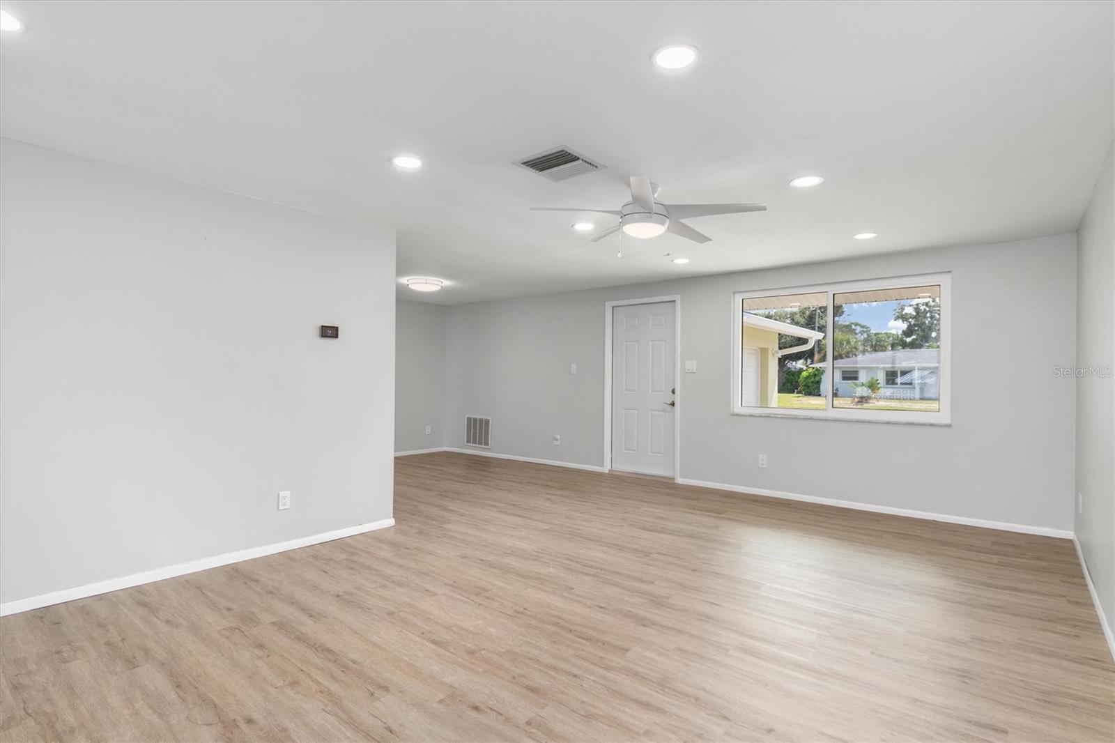 Listing Image #8