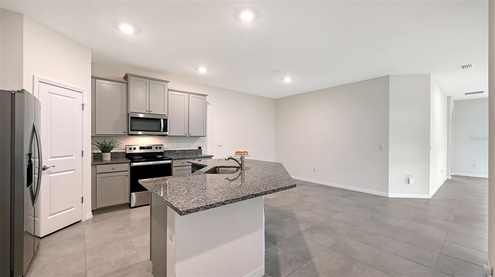 Listing Image #8