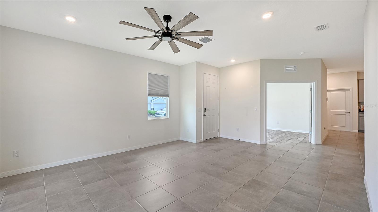 Listing Image #12