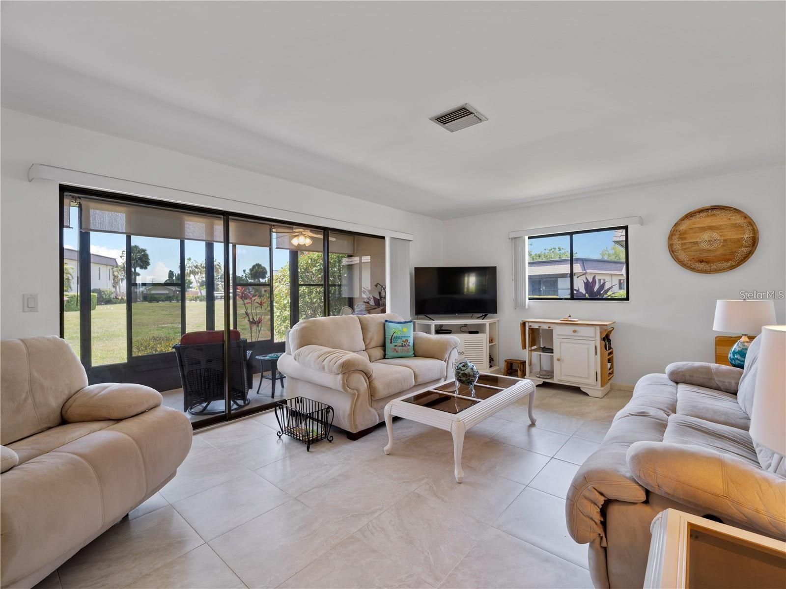 Listing Image #9