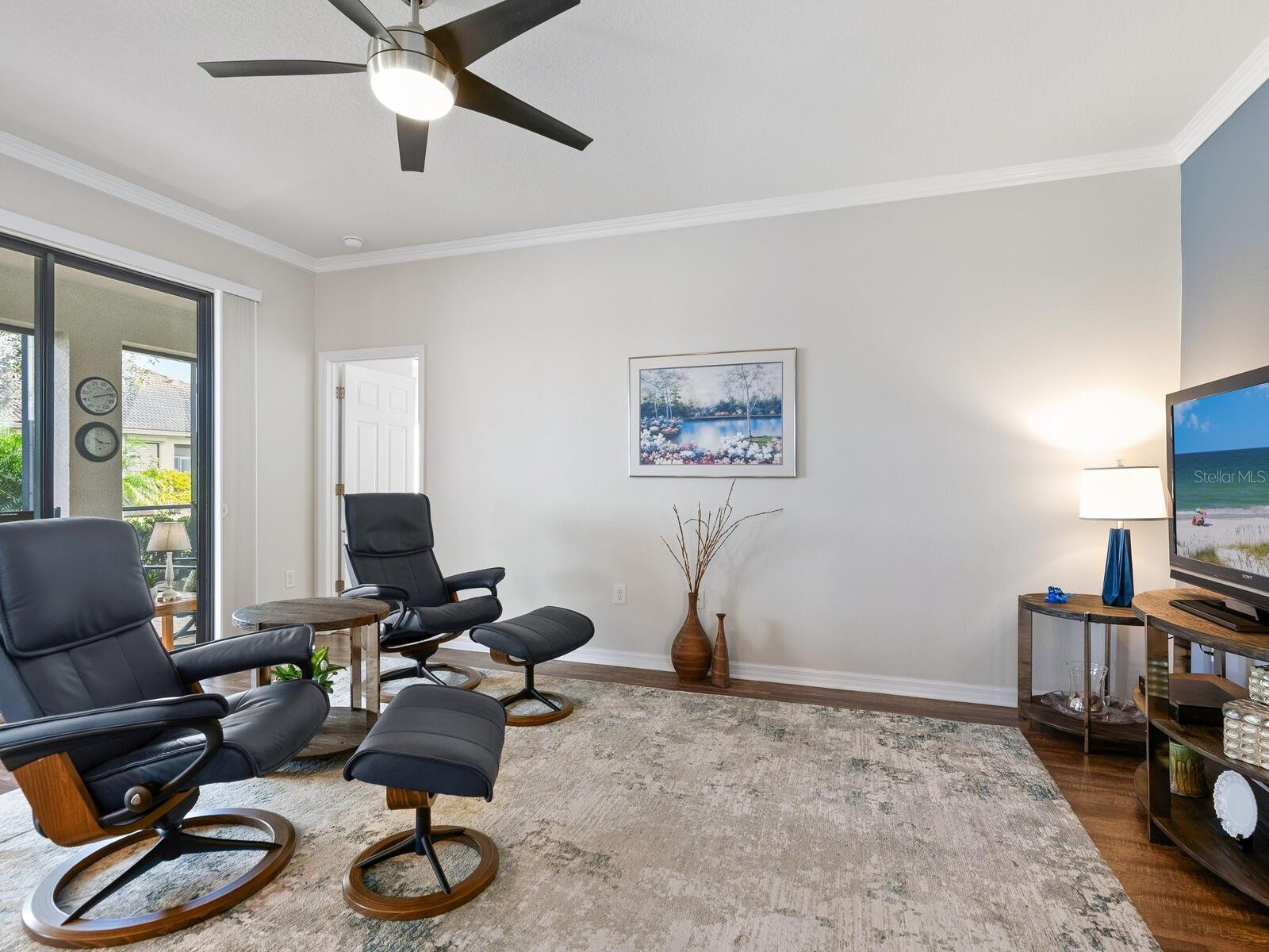 Listing Image #12