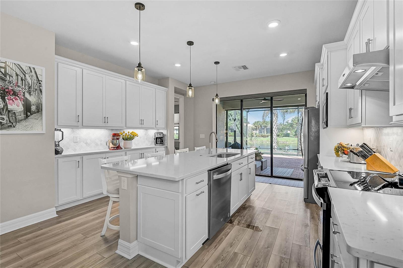 Listing Image #11