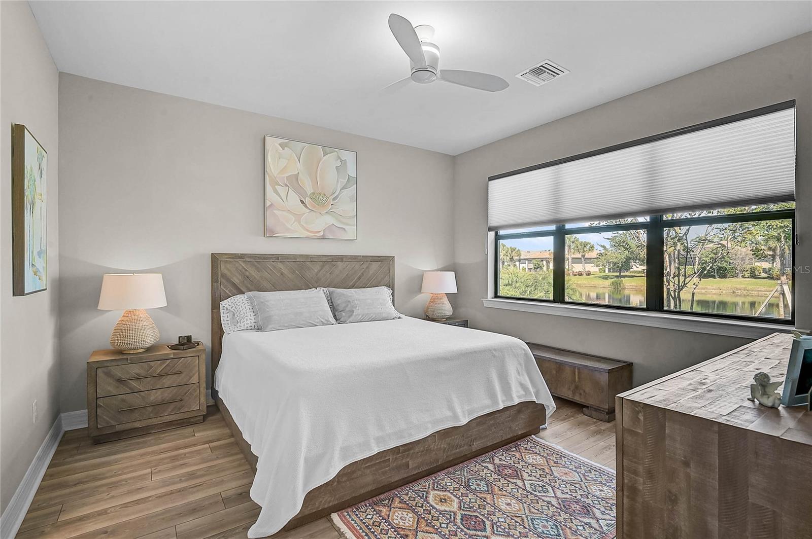 Listing Image #12