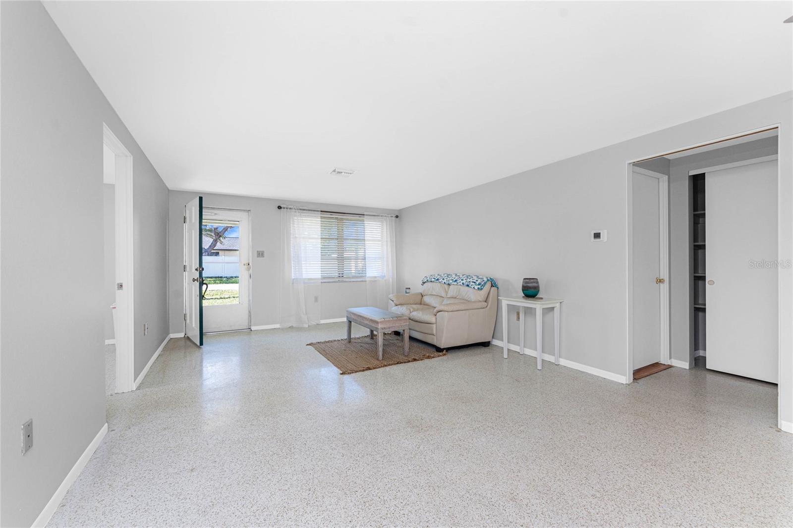 Listing Image #9