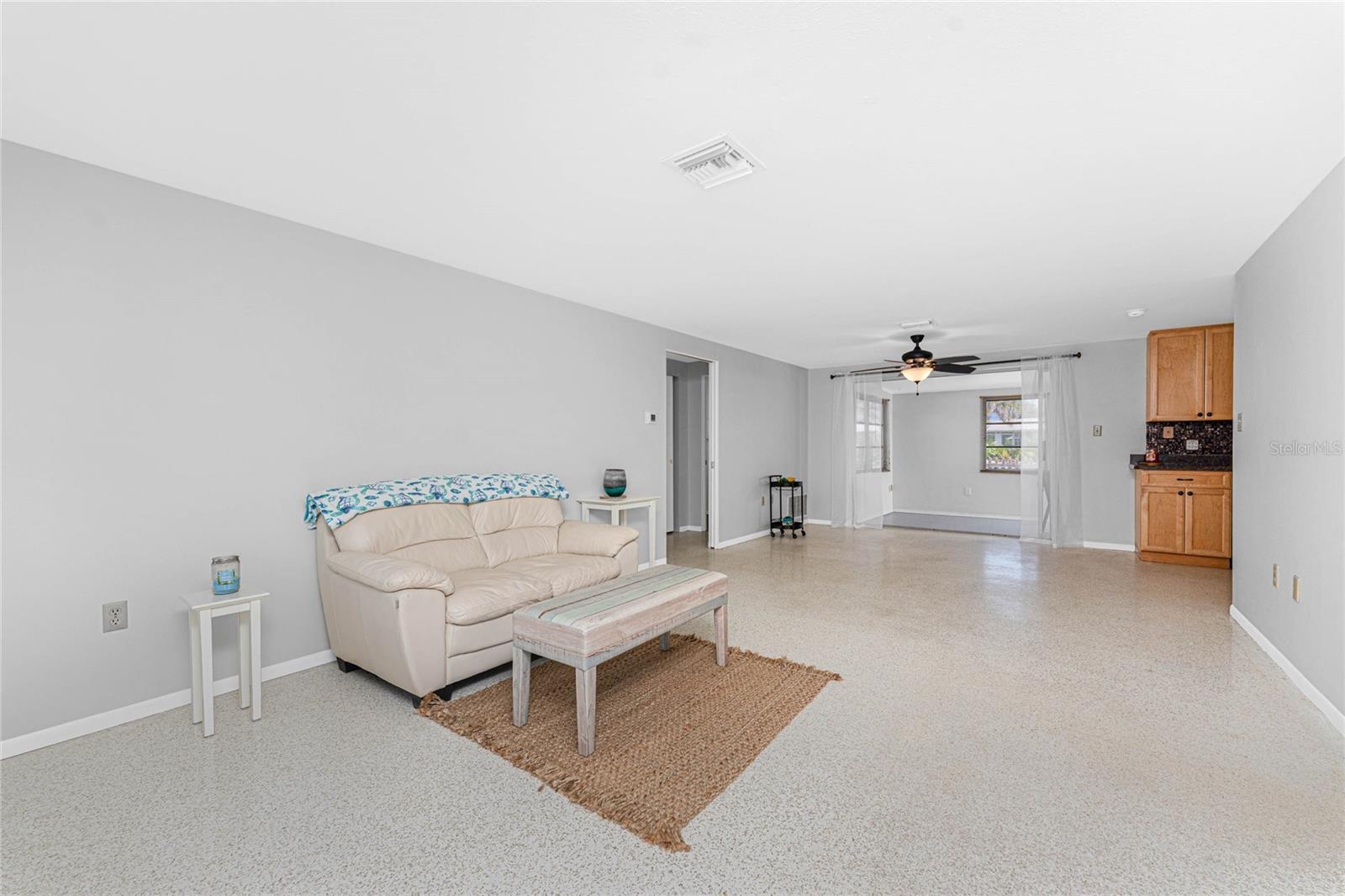 Listing Image #11