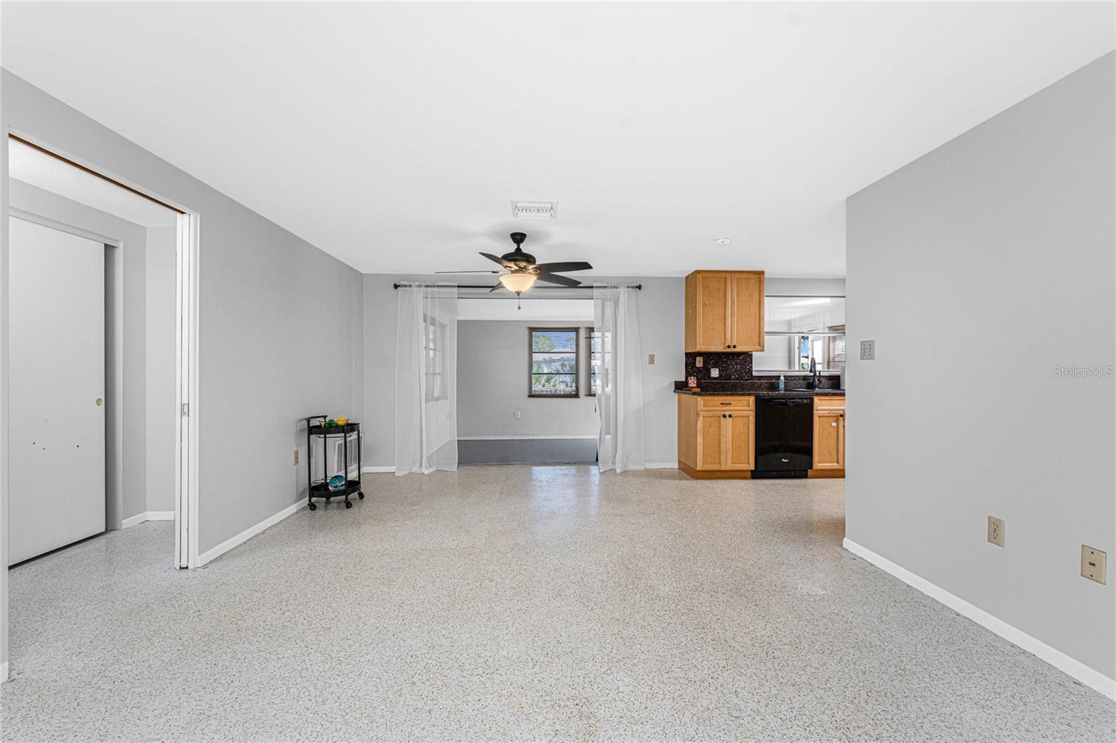 Listing Image #12