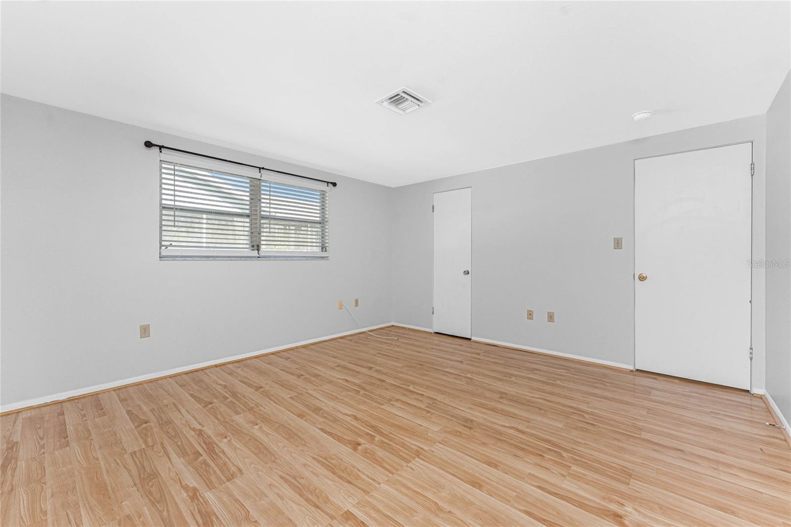 Listing Image #23