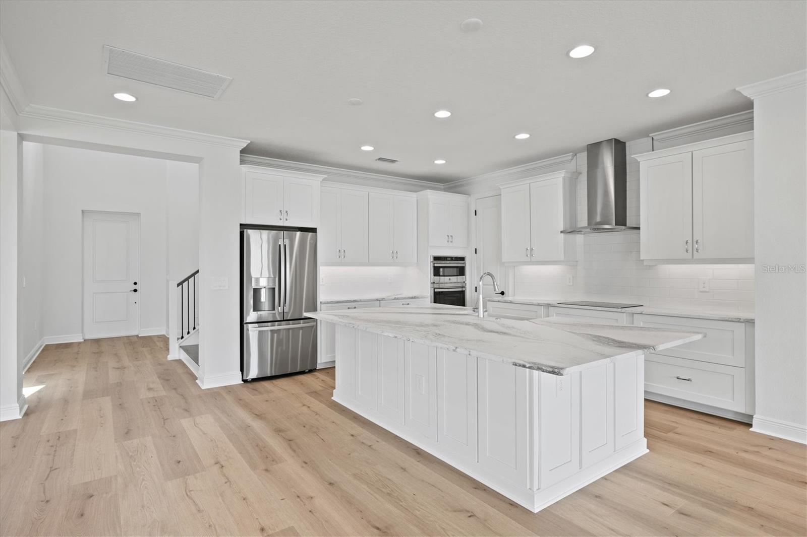 Listing Image #10