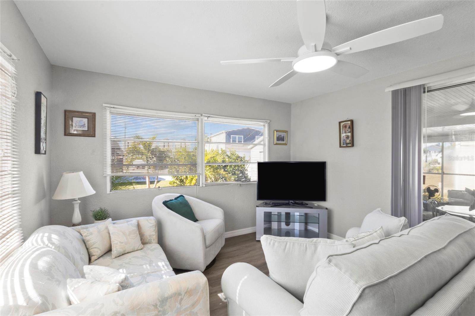 Listing Image #11