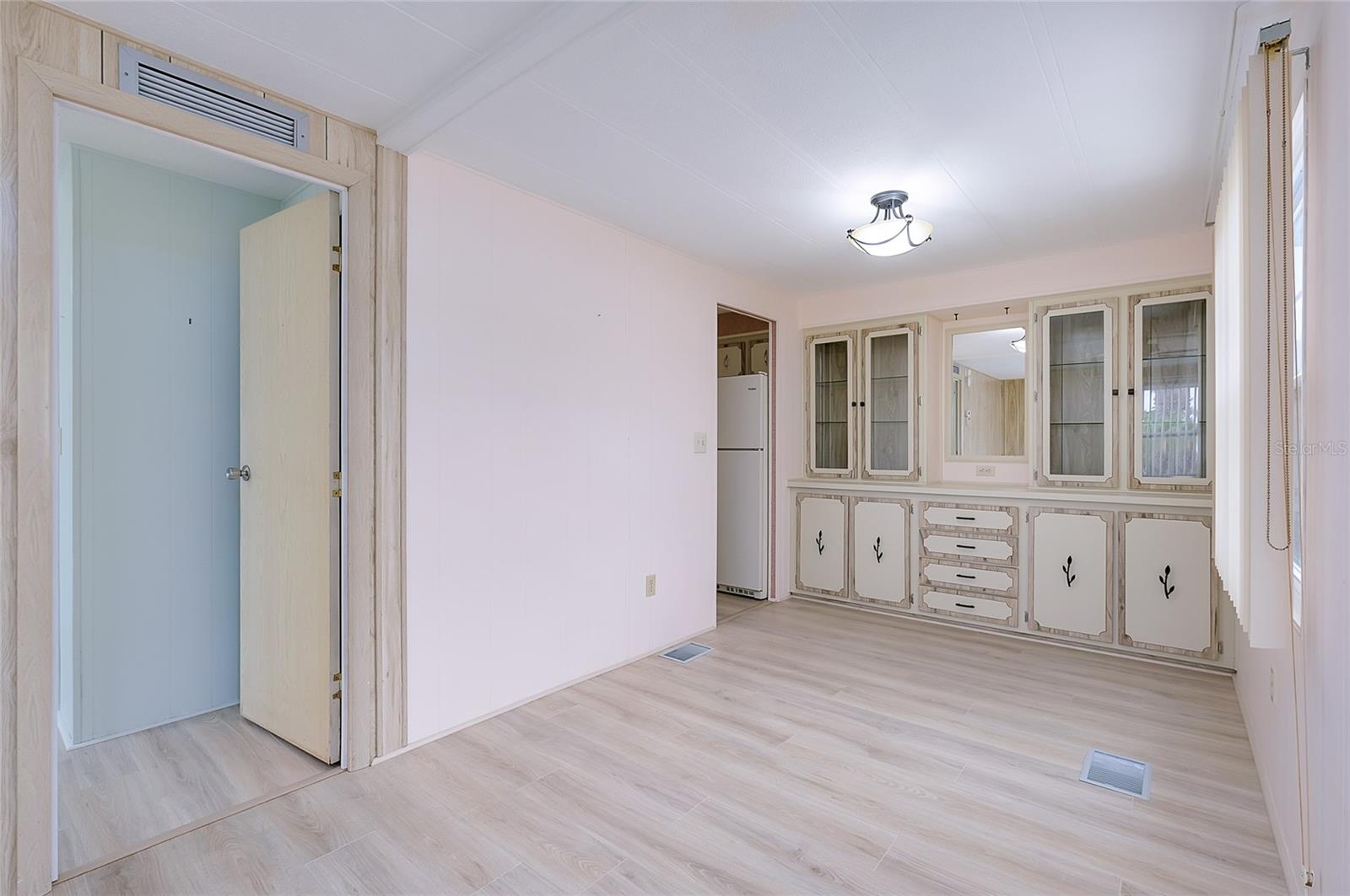 Listing Image #9