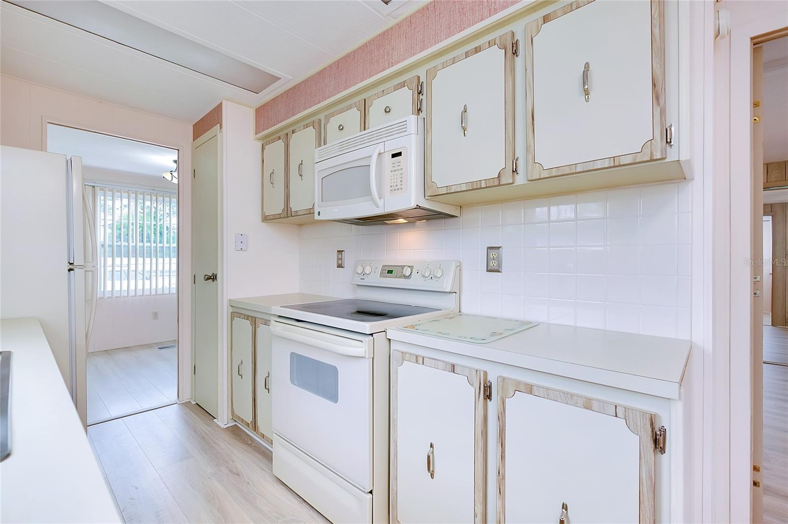 Listing Image #11