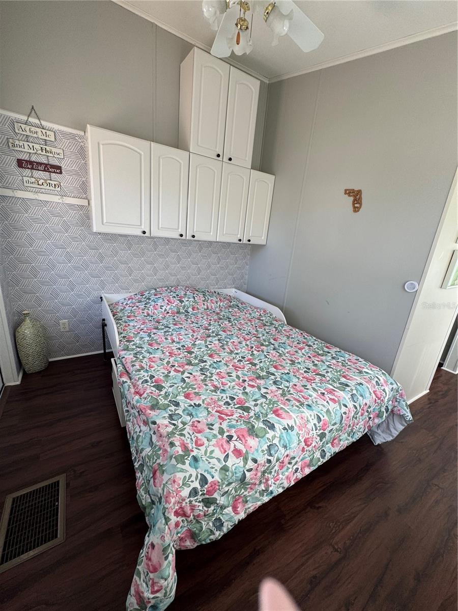 Listing Image #5