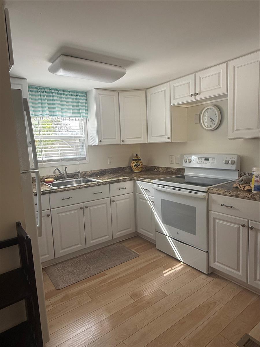 Listing Image #11