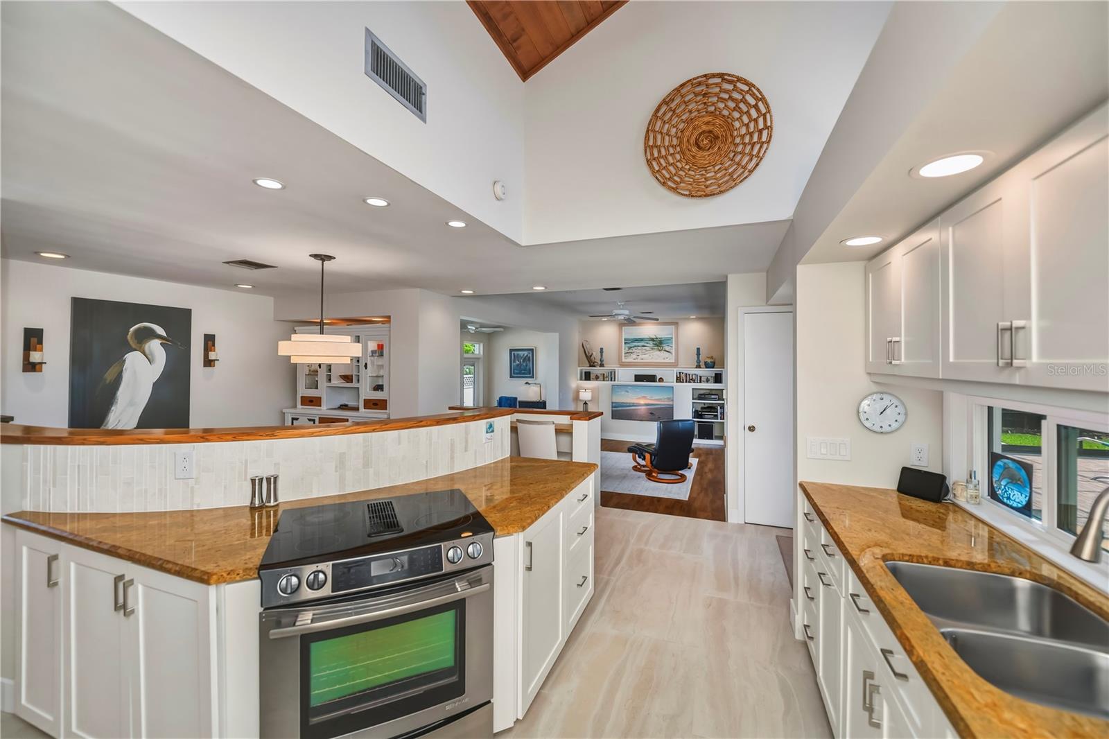 Listing Image #11