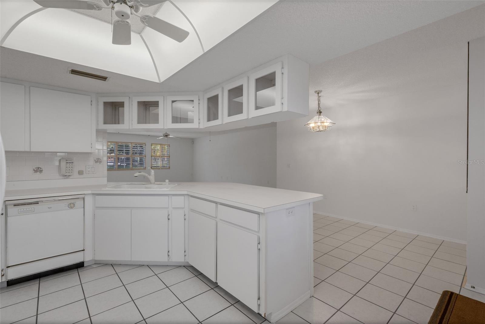 Listing Image #12