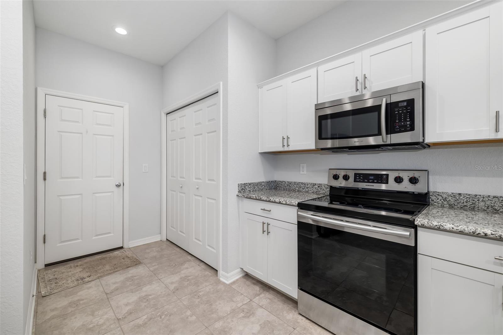 Listing Image #12