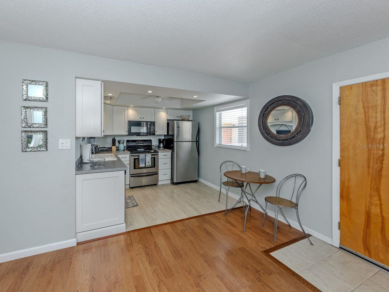 Listing Image #9