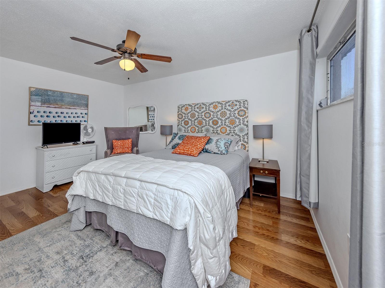 Listing Image #12