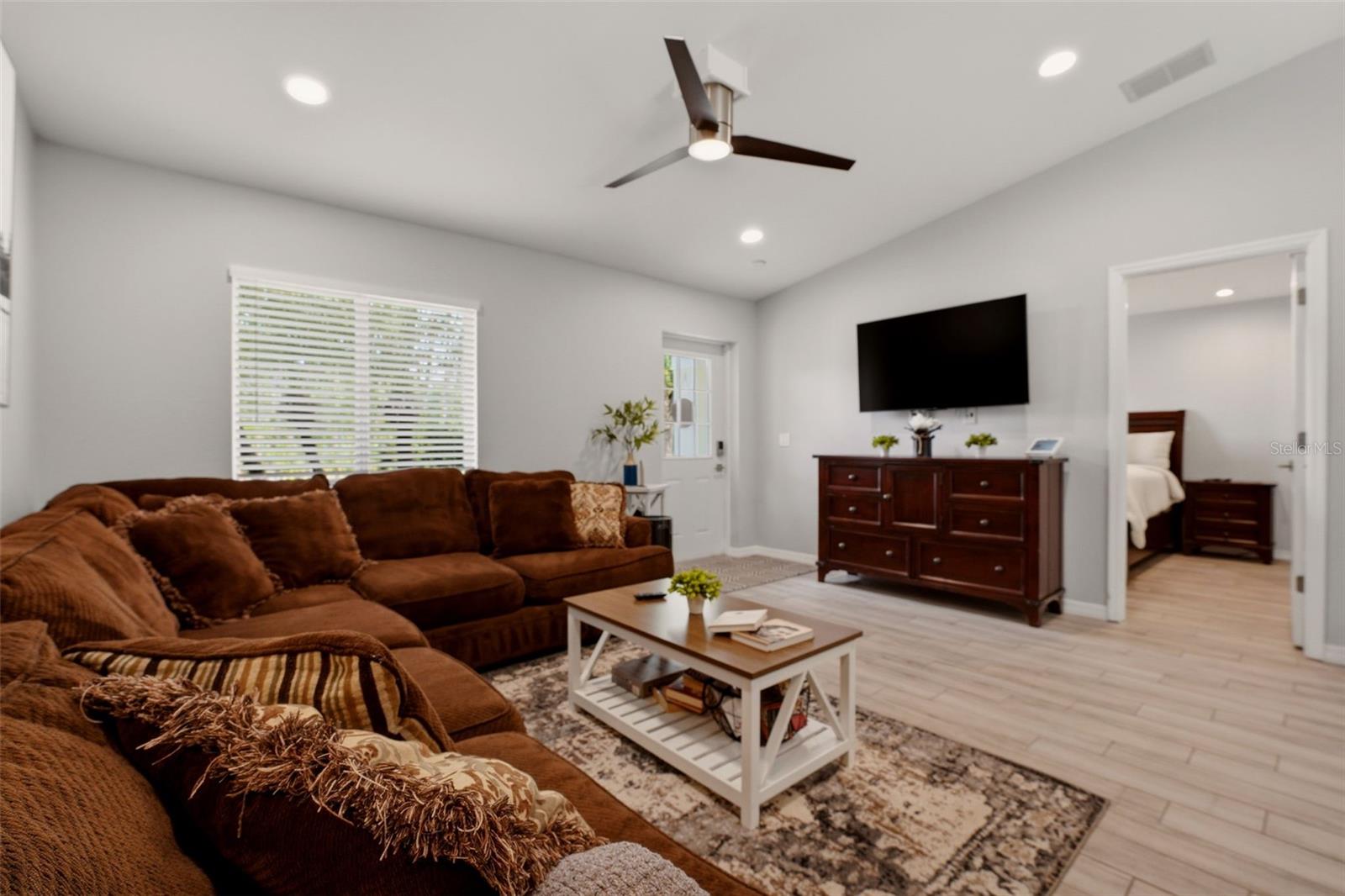 Listing Image #7