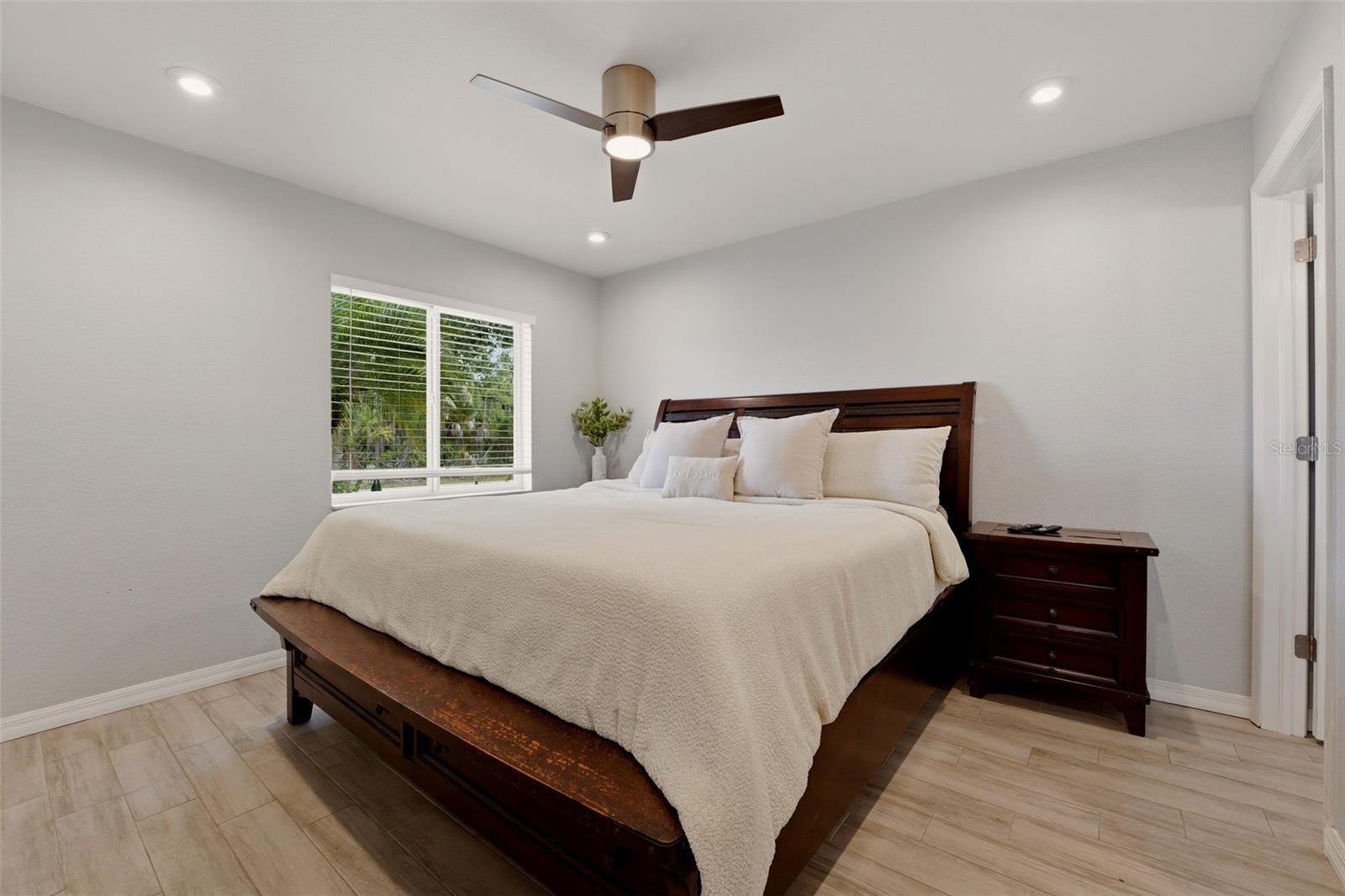 Listing Image #12
