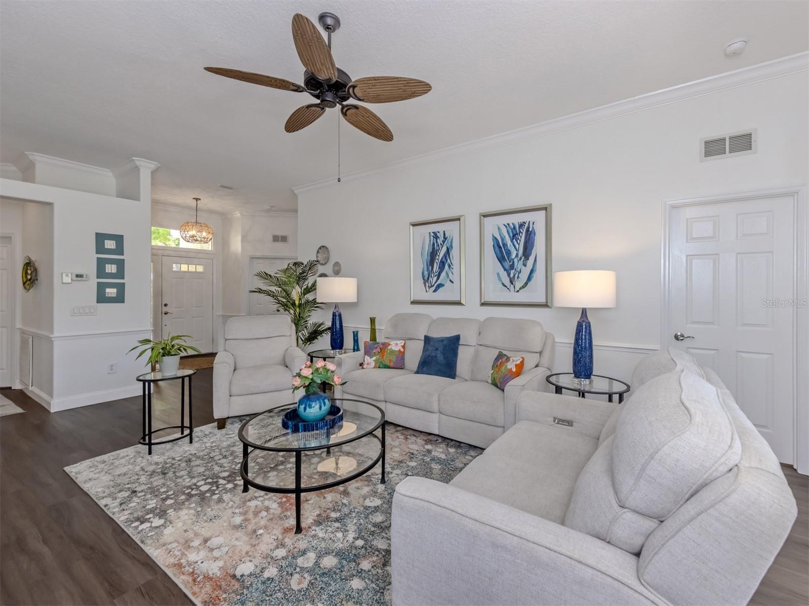 Listing Image #11
