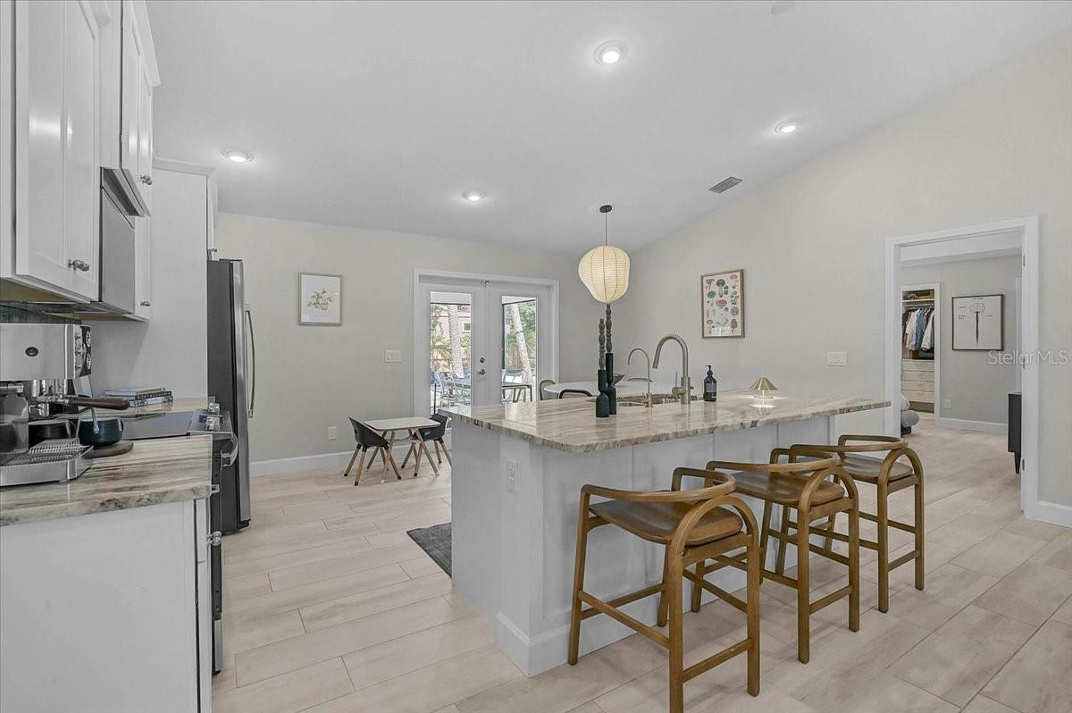 Listing Image #11
