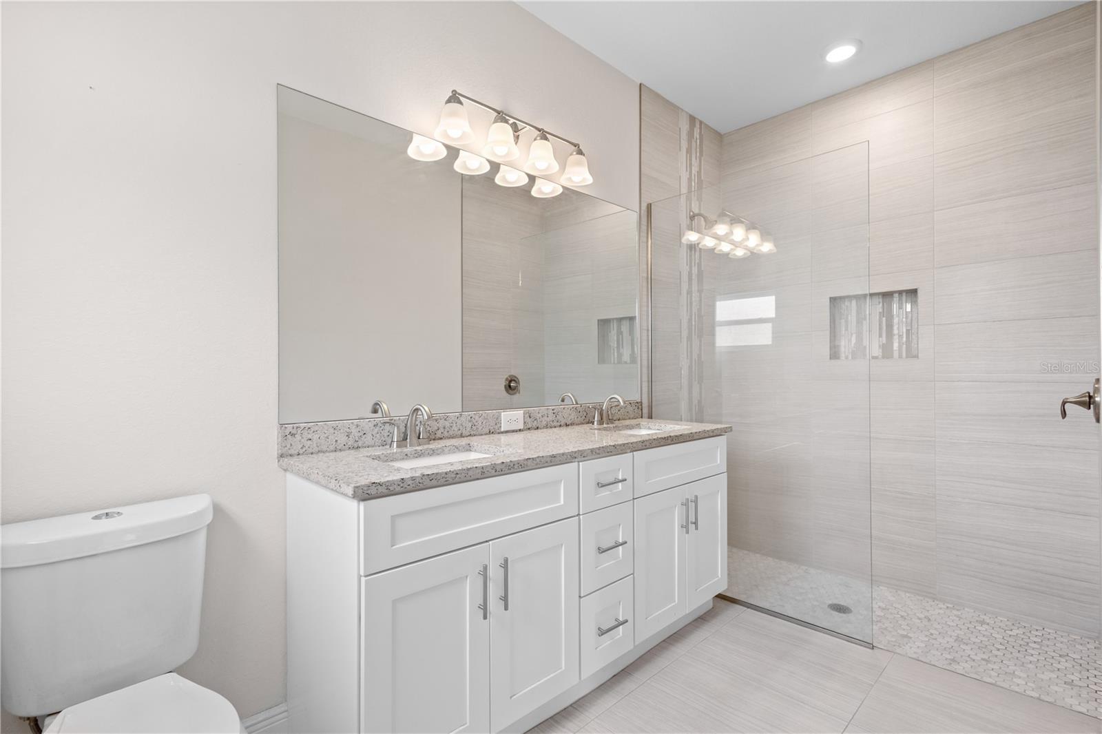 Listing Image #10