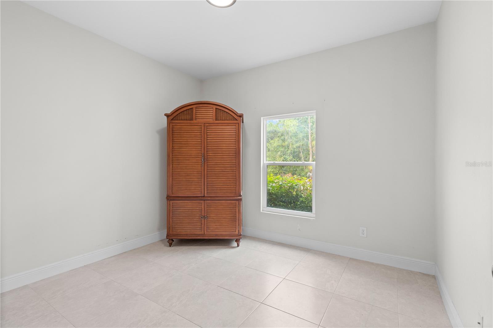 Listing Image #12