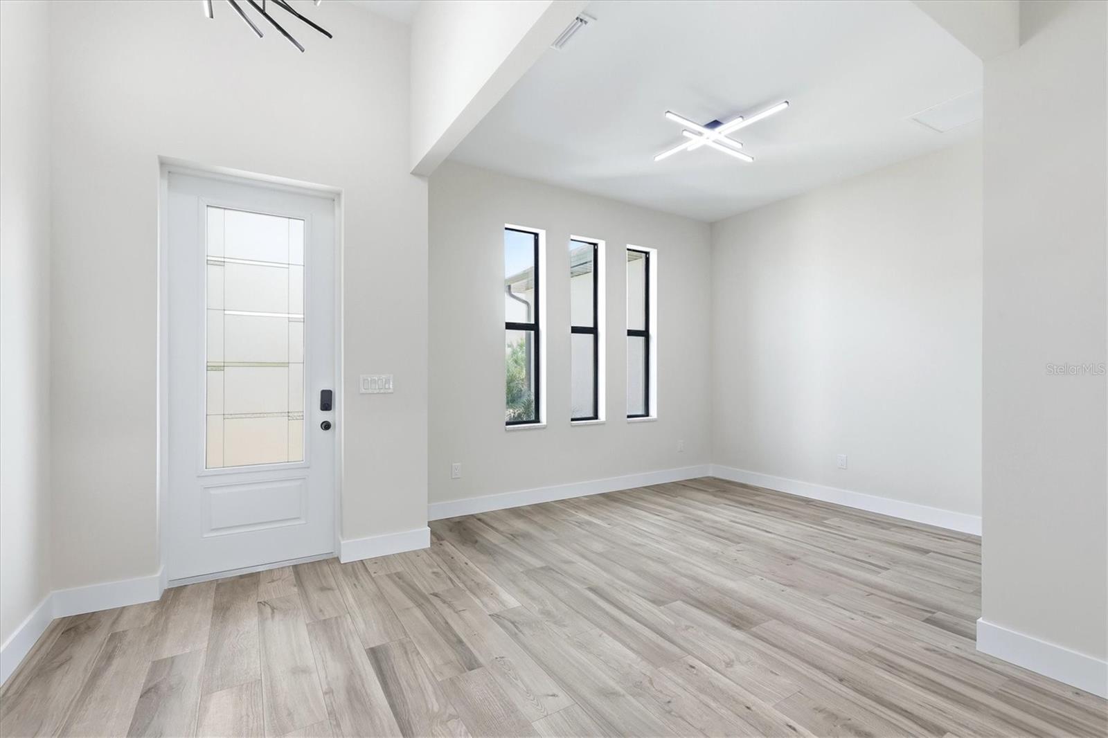 Listing Image #11