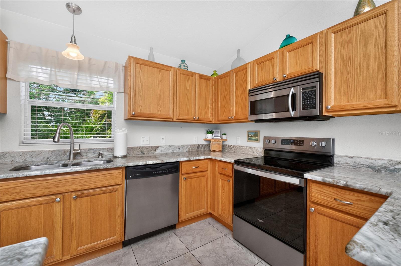 Listing Image #11